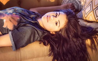 Selena Gomez Lying Couch Abstract Wallpaper 4K 1918x1198 Music-themed, Ultrawide