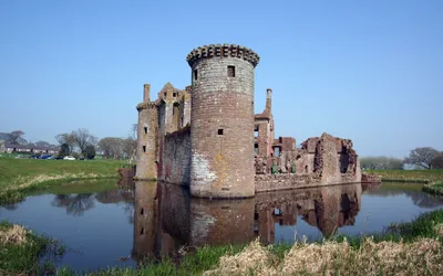 Misty Caerlaverock Wallpaper Fantasy Wallpaper 4K 3200x2000 Caerlaverock, Castle, Stands, Majestically, By, The, Water, Showcasing, Historic, Stone, Structure, Against, Gray, Pink, Ultrawide, QHD