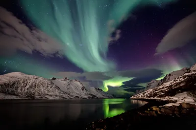 Aurora Borealis Illuminating Nature Wallpaper 4K 2046x1363 Full HD, Ultrawide