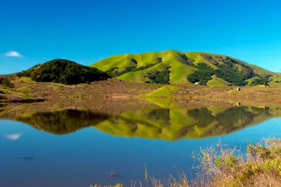 Calm Serene Wallpaper Nature Wallpaper 4K 2747x1826 A, Serene, Landscape, Featuring, Lush, Green, Hills, Reflected, Calm, Lake, Showcasing, Beauty, Pink, Yellow, Red, Ultrawide, QHD
