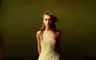 Epic Celebrity Wallpaper Abstract Wallpaper 4K 2560x1600 Hd, Desktop, Wallpaper, Featuring, Celebrity, Keira, Knightley, In, Light, Dress, Standing, Against, Gray, Ultrawide, QHD