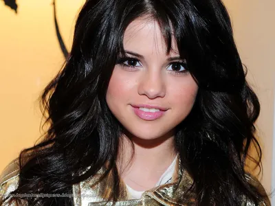 Close Portrait Selena Black/Dark Wallpaper 4K 1600x1200 Hd, Pc, Desktop, Wallpaper, Featuring, A, Close-up, Portrait, Selena, Gomez, Dark, Hair, White, Gray, Landscape