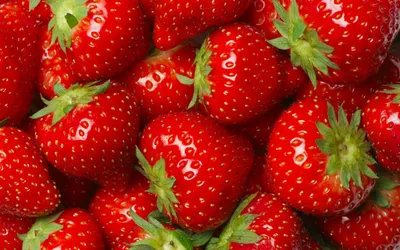 Moody Close Wallpaper Abstract Wallpaper 4K 2880x1800 Close-up, Of, Vibrant, Red, Strawberries, Showcasing, Their, Fresh, Texture, Green, Leaves, Desktop, Ultrawide, QHD