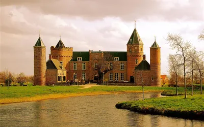 Scenic Westhove Castle Its Fantasy Wallpaper 4K 1920x1200 A, Scenic, View, Of, Westhove, Castle, Featuring, Its, Distinctive, Towers, Surrounding, Greenery, White, Gray, Ultrawide, Full HD