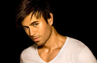 Golden Enrique Wallpaper Cars Wallpaper 4K 3000x1967 Hd, Desktop, Wallpaper, Featuring, Enrique, Iglesias, With, A, Confident, Expression, Set, Against, White, Ultrawide, QHD