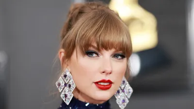 Taylor Swift Her Abstract Wallpaper 4K 3733x2100 Hd, Wallpaper, Featuring, Taylor, Swift, Showcasing, Her, Striking, Look, Elegant, Earrings, Bold, White, Gray, Ultrawide, QHD