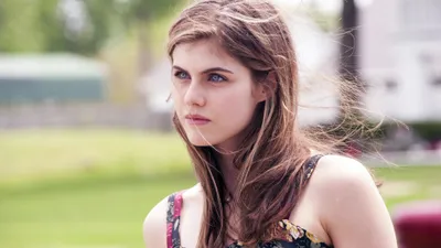Alexandra Daddario Standing Outside Green Abstract Wallpaper 4K 3840x2160 Hd, Desktop, Wallpaper, Featuring, Alexandra, Daddario, Standing, Outside, Green, Blurred, Highlighting, Her, White, Ultrawide, 4k