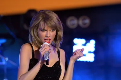 Vivid Dynamic Wallpaper Abstract Wallpaper 4K 3200x2126 A, Dynamic, Hd, Desktop, Wallpaper, Featuring, Taylor, Swift, Performing, Passionately, Stage, Surrounded, White, Orange, Ultrawide, QHD
