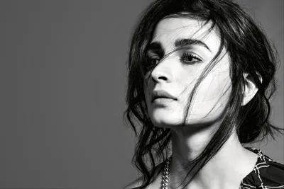 Calm Black Wallpaper Black/Dark Wallpaper 4K 1920x1280 Black-and-white, Hd, Pc, Desktop, Wallpaper, Close-up, Portrait, Of, Celebrity, Actress, Contemplative, Face, White, Landscape, Full HD