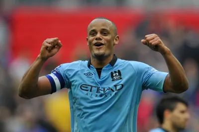 Vincent Kompany Celebrating World Wallpaper 4K 4256x2832 Vincent, Kompany, Celebrating, In, A, Manchester, City, F.c., Jersey, During, Soccer, Match, Red, Ultrawide, 4k
