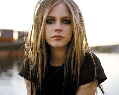 Avril Lavigne Serene Abstract Wallpaper 4K 3000x2400 Hd, Desktop, Wallpaper, Of, Avril, Lavigne, With, A, Serene, Outdoor, Tagged, Music, White, Square, QHD