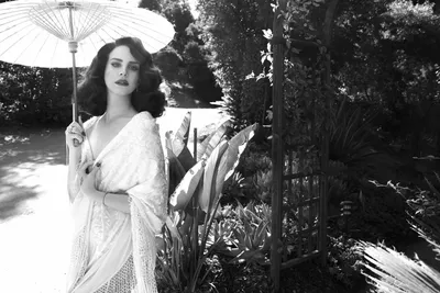 Bright Black Wallpaper Black/Dark Wallpaper 4K 1800x1200 Black-and-white, Hd, Pc, Desktop, Wallpaper, Of, Lana, Del, Rey, Holding, Parasol, Surrounded, White, Landscape