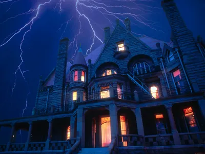 Dark Haunted House Night Lightning Black/Dark Wallpaper 4K 1920x1440 Hd, Desktop, Wallpaper, Of, A, Dark, Haunted, House, Night, Lightning, Illuminating, Sky, Brown, Landscape, Full HD