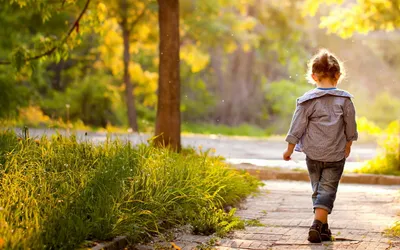 Moody Child Wallpaper Nature Wallpaper 4K 1920x1200 An, Hd, Desktop, Wallpaper, Of, A, Child, Walking, Down, Sunlit, Path, Lush, White, Gray, Ultrawide, Full HD