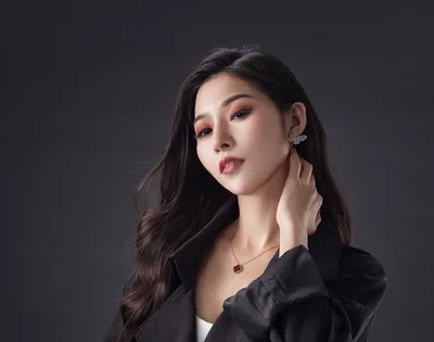 Black Haired Woman Black/Dark Wallpaper 4K 1920x1512 Hd, Pc, Desktop, Wallpaper, Of, A, Black‑haired, Woman, Model, Brown, Eyes, Wearing, Gray, Square, Full HD
