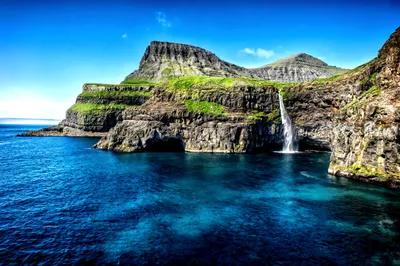 Depicting Hawaiian Coastline Dramatic Cliffs Nature Wallpaper 4K 2585x1720 A, Stunning, Hd, Wallpaper, Depicting, Hawaiian, Coastline, Featuring, Dramatic, Cliffs, Vibrant, Waterfall, Yellow, Pink, Ultrawide, QHD