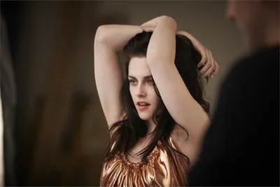 Celebrity Kristen Stewart Arms Raised Abstract Wallpaper 4K 1512x1009 Hd, Desktop, Wallpaper, Featuring, Celebrity, Kristen, Stewart, With, Arms, Raised, Wearing, Shimmering, Gray, Landscape
