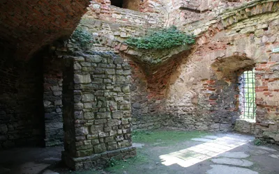Radiant Man Wallpaper Fantasy Wallpaper 4K 1920x1200 Man-made, Interior, Ruins, Of, Lipowiec, Castle, Moss-covered, Stone, Walls, Arched, Openings, White, Gray, Ultrawide, Full HD