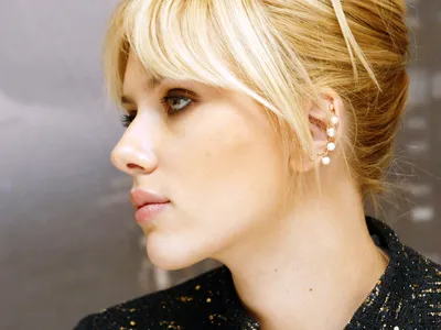Bright Celebrity Wallpaper Abstract Wallpaper 4K 1600x1200 Hd, Desktop, Wallpaper, Featuring, Celebrity, Scarlett, Johansson, In, Profile, View, Showcasing, Her, White, Gray, Landscape