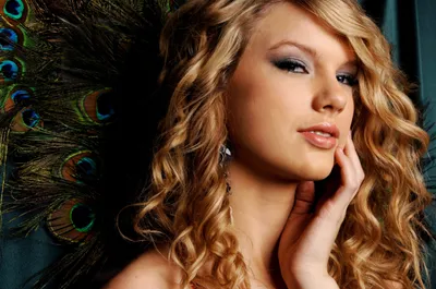 Bright Close Wallpaper Abstract Wallpaper 4K 4201x2790 Close-up, Of, Taylor, Swift, With, Curly, Hair, And, Peacock, Feathers, Captured, Ultra, Gray, Ultrawide, 4k