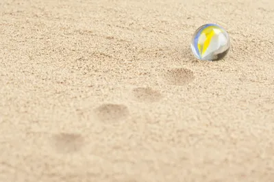 Bold Artistic Wallpaper Minimal Wallpaper 4K 3832x2554 Artistic, Hd, Photography, Of, A, Clear, Marble, Resting, Smooth, Sand, Trail, Footprints, White, Gray, Ultrawide, QHD