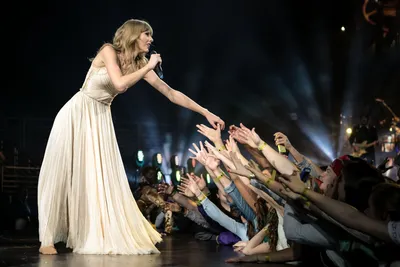 Taylor Swift Performs Stage Abstract Wallpaper 4K 1800x1200 Taylor, Swift, Performs, On, Stage, In, An, Elegant, White, Gown, Reaching, Out, Landscape