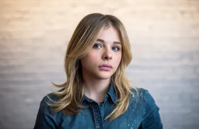 Vivid Chlo Wallpaper Abstract Wallpaper 4K 2048x1334 Chloë, Grace, Moretz, Gazes, Confidently, In, This, Hd, Desktop, Showcasing, Her, White, Ultrawide, Full HD
