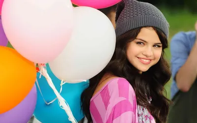 Moody Selena Wallpaper Abstract Wallpaper 4K 1920x1200 Hd, Desktop, Wallpaper:, Of, Selena, Gomez, Holding, Colorful, Balloons, Wearing, Gray, Beanie, White, Ultrawide, Full HD