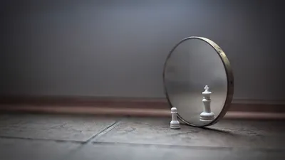 White Chess Pawn Abstract Wallpaper 4K 1920x1080 A, White, Chess, Pawn, Stands, In, Front, Of, Round, Mirror, Reflecting, Queen, Gray, Ultrawide, Full HD