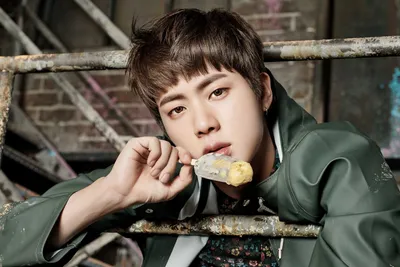 Close Pop Singer Leaning Metal Abstract Wallpaper 4K 1920x1280 Hd, Desktop, Wallpaper, Close-up, Of, A, K-pop, Singer, Leaning, Metal, Scaffolding, Eating, Gray, White, Landscape, Full HD