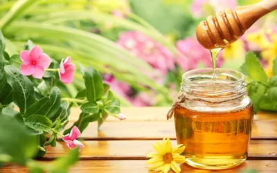 Golden Honey Dripping Nature Wallpaper 4K 2880x1800 Hd, Desktop, Wallpaper, Featuring, Golden, Honey, Dripping, From, Wooden, Dipper, Into, Jar, White, Ultrawide, QHD