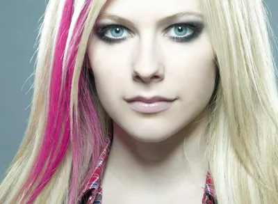 Misty Close Wallpaper Minimal Wallpaper 4K 2500x1833 Close-up, Of, Avril, Lavigne, With, Striking, Blue, Eyes, Pink, Highlights, Her, Hair, White, Landscape, Full HD