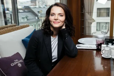Vivid Smile Wallpaper Abstract Wallpaper 4K 2500x1667 Smile, Blue, Eyes, Brunette, Russian, Actress, Woman, Elizaveta, Boyarskaya, Desktop, Gray, White, Landscape, Full HD