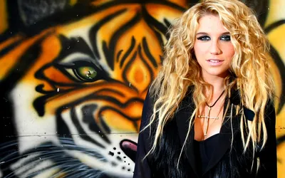 Music Themed Blonde Pop Animals Wallpaper 4K 1920x1200 Hd, Music-themed, Pc, Wallpaper, Blonde, Pop, Singer, With, Wavy, Hair, Dark, Makeup, White, Gray, Ultrawide, Full HD