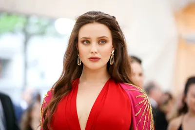 Australian Actress Katherine Langford Long Abstract Wallpaper 4K 2000x1333 Hd, Desktop, Wallpaper, Of, Australian, Actress, Katherine, Langford, Long, Brunette, Hair, Blue, White, Ultrawide, Full HD