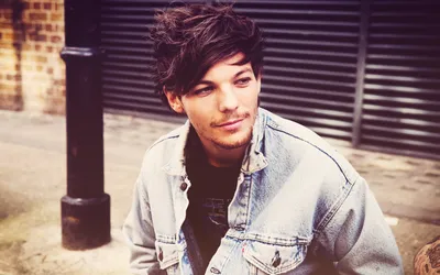 Louis Tomlinson Sitting World Wallpaper 4K 2880x1800 Hd, Desktop, Wallpaper, Featuring, Louis, Tomlinson, Sitting, Casually, Stylish, Denim, Jacket, Against, White, Ultrawide, QHD