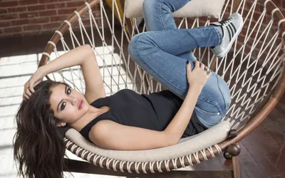 Crisp Selena Wallpaper Abstract Wallpaper 4K 2880x1800 Hd, Pc, Desktop, Wallpaper, Featuring, Selena, Gomez, Lounging, Woven, Chair, Embodying, Relaxed, White, Gray, Ultrawide, QHD