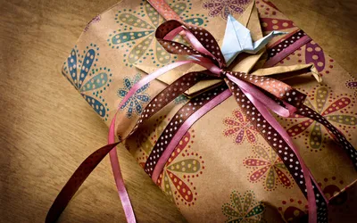 Moody Beautifully Wallpaper Abstract Wallpaper 4K 1680x1050 A, Beautifully, Wrapped, Gift, With, Colorful, Floral, Patterns, Intricate, Ribbons, Providing, Warm, Gray, Ultrawide