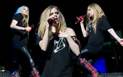 Vibrant Avril Wallpaper Abstract Wallpaper 4K 1920x1200 Avril, Lavigne, Performs, Energetically, On, Stage, Captured, In, Vibrant, Showcases, Her, Dynamic, White, Ultrawide, Full HD