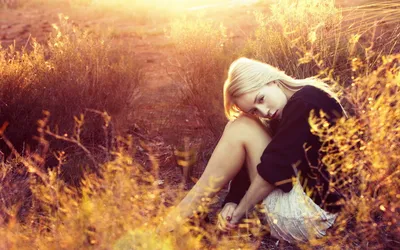 Woman Sits Among Golden Grasses Abstract Wallpaper 4K 1920x1200 A, Woman, Sits, Among, Golden, Grasses, Radiating, Serene, Mood, Warm, Sunlight, Bathes, Brown, White, Orange, Ultrawide, Full HD