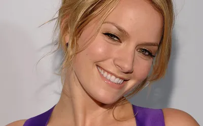 Close Celebrity Becki Abstract Wallpaper 4K 1920x1200 Hd, Pc, Desktop, Wallpaper, Featuring, A, Close-up, Of, Celebrity, Becki, Newton, Smiling, White, Gray, Ultrawide, Full HD