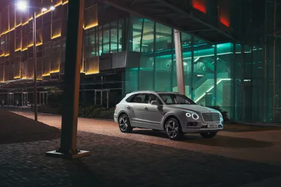Golden Silver Wallpaper Black/Dark Wallpaper 4K 4096x2732 Silver, Bentley, Bentayga, Suv, Parked, At, Night, In, Front, Modern, Glass, Building, Gray, Landscape, 4k