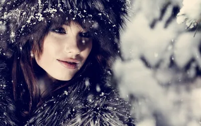 Close Woman Face Adorned Nature Wallpaper 4K 1920x1200 A, Close-up, Of, Woman’s, Face, Adorned, In, Woman, Fur-lined, Hat, Surrounded, Falling, Gray, White, Ultrawide, Full HD