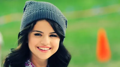Selena Gomez Smiling Abstract Wallpaper 4K 1920x1080 Hd, Desktop, Wallpaper, Featuring, Selena, Gomez, Smiling, And, Wearing, Gray, Beanie, Set, Brown, Ultrawide, Full HD