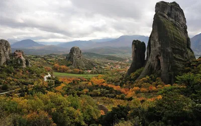Radiant Magical Wallpaper Nature Wallpaper 4K 2560x1600 A, Magical, Mountain, Landscape, Features, Towering, Rock, Formations, Amidst, Vibrant, Autumnal, Valley, White, Ultrawide, QHD