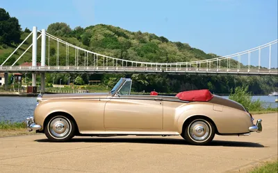 Dreamy Vintage Wallpaper World Wallpaper 4K 1920x1200 Vintage, Rolls-royce, Convertible, Parked, By, A, River, With, Suspension, Bridge, Green, Hillside, Gray, Ultrawide, Full HD