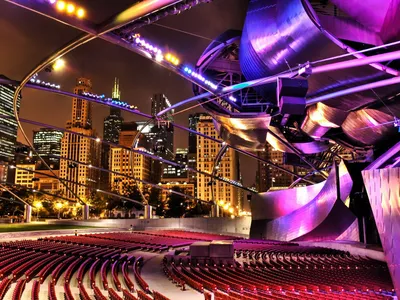 Chicago Illuminated Outdoor Theater Sweeping World Wallpaper 4K 1920x1440 Hd, Desktop, Wallpaper, Of, Chicago's, Illuminated, Outdoor, Theater, Chicago, 039, Sweeping, Metallic, White, Brown, Landscape, Full HD