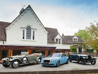 Vintage Classic Old Rolls Cars Wallpaper 4K 2048x1536 A, Vintage, Scene, Featuring, Classic, And, Old, Rolls-royce, Vehicles, Parked, Front, Charming, White, Landscape, Full HD