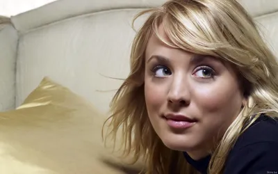 Vibrant Close Wallpaper Abstract Wallpaper 4K 1920x1200 Close-up, Of, A, Smiling, Kaley, Cuoco, Featuring, Her, Blonde, Hair, Expressive, Eyes, Gray, Ultrawide, Full HD