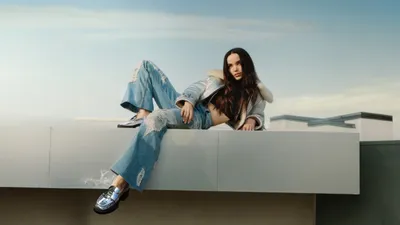 Sleek Dove Wallpaper Nature Wallpaper 4K 5120x2880 Dove, Cameron, Poses, In, Casual, Denim, On, A, Sleek, Rooftop, Under, Clear, Gray, White, Ultrawide, 4k